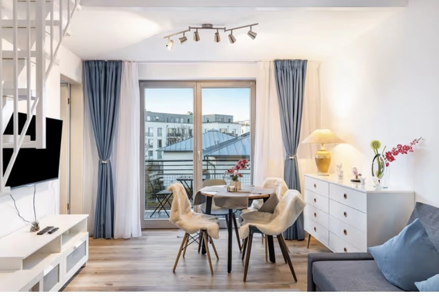 Rosenkranz - Ferienwohnungen - Nahe-Flughafen Berlin (BER) Maisonettewohnung Schönefeld im Inneren