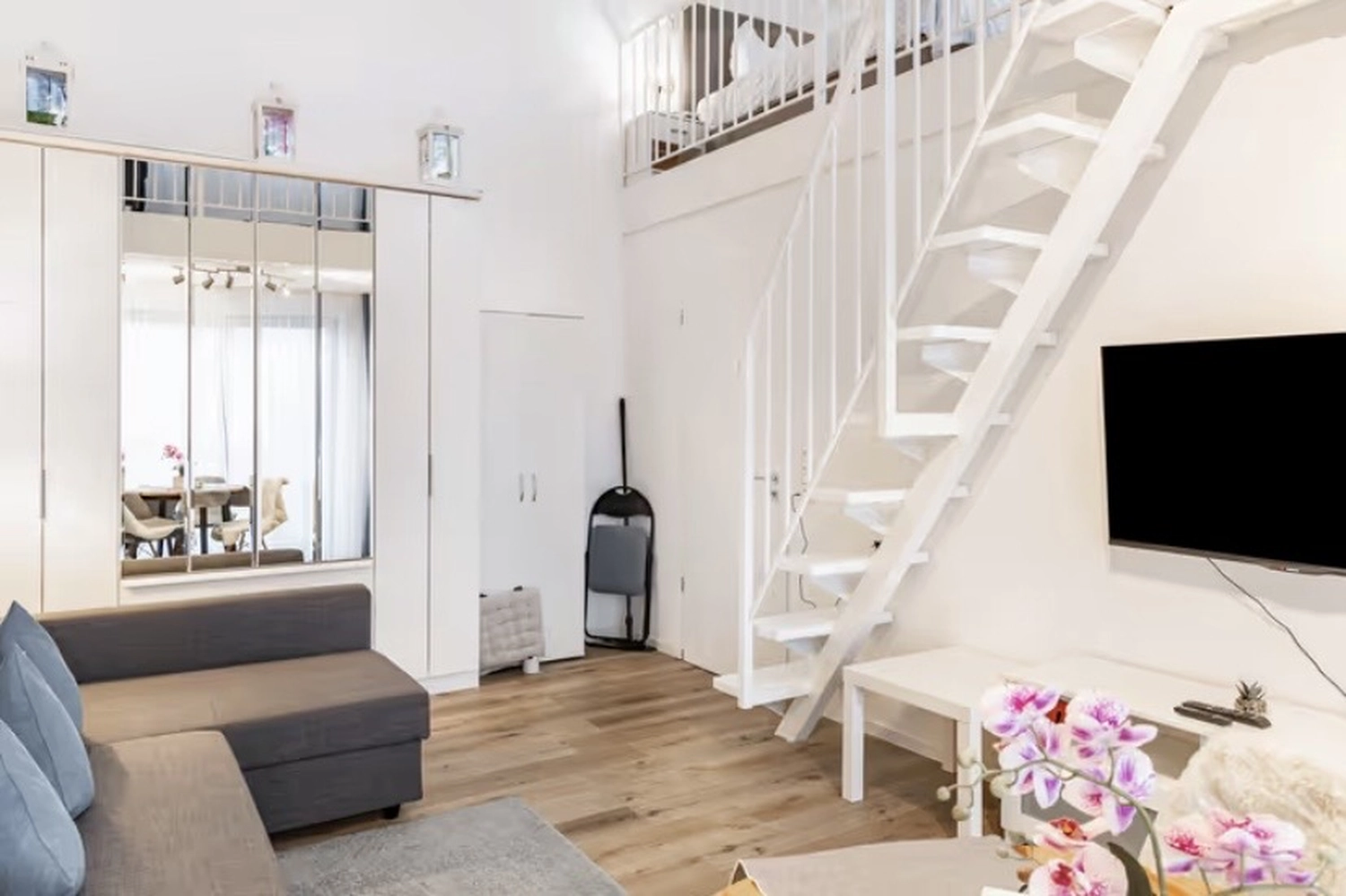 Rosenkranz - Ferienwohnungen - Nahe-Flughafen Berlin (BER) Maisonettewohnung Schönefeld im Inneren