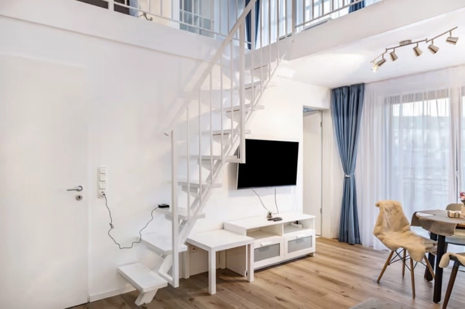 Rosenkranz - Ferienwohnungen - Nahe-Flughafen Berlin (BER) Maisonettewohnung Schönefeld im Inneren